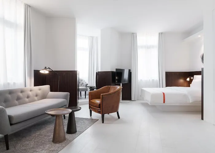 Ruby Hanna Hotell 4*